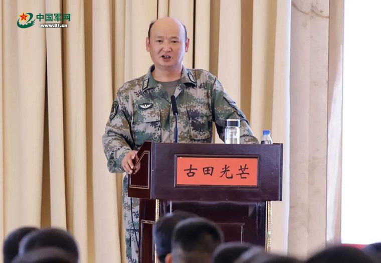 中国人民陆军图片,展现力量与荣耀,中国人民陆军图片展示,力量与荣耀的彰显