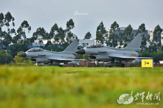 歼八与歼七，空战对抗演练的较量，歼八与歼七，空战对抗演练的巅峰较量