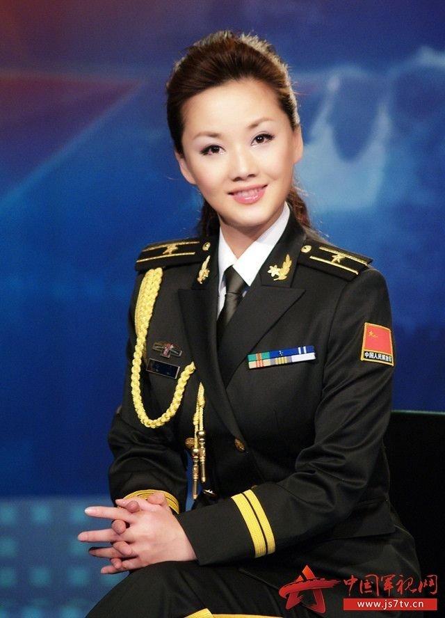 军事节目主持人的风采与魅力——以金先生为例，军事节目主持人金先生的风采与魅力解析