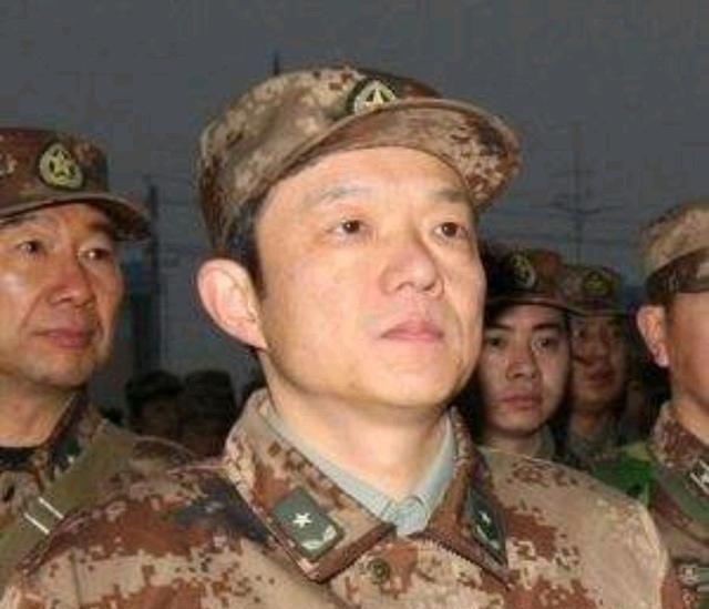 现役最年轻的军长，青春热血铸军魂，青春热血铸就军魂，现役最年轻的军长风采展现