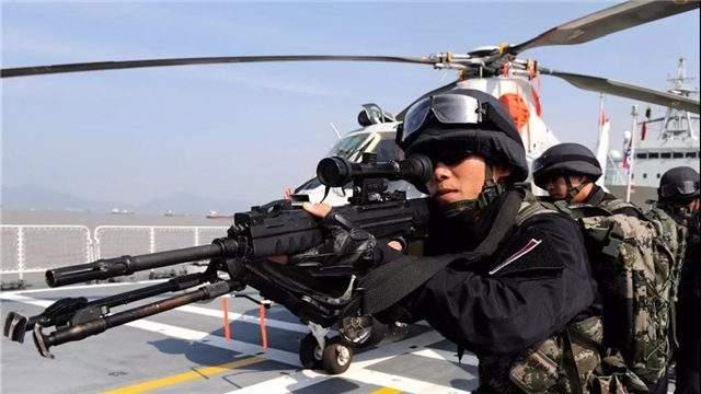 蛟龙突击队与先进武器，未来战争的无畏先锋，未来战争先锋，蛟龙突击队与尖端武器联手迎击挑战