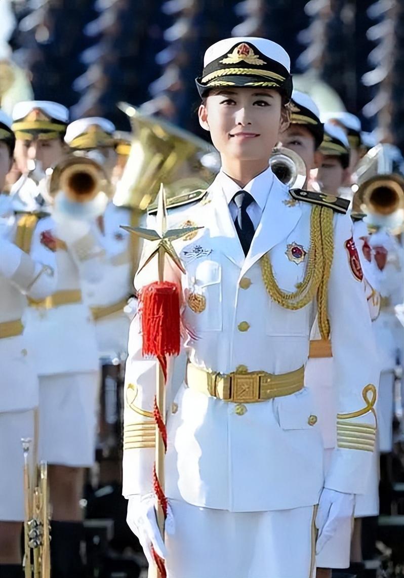 中国女仪仗队惊艳全场，巾帼不让须眉的力量展现，中国女仪仗队力量展现，巾帼不让须眉，惊艳全场风采