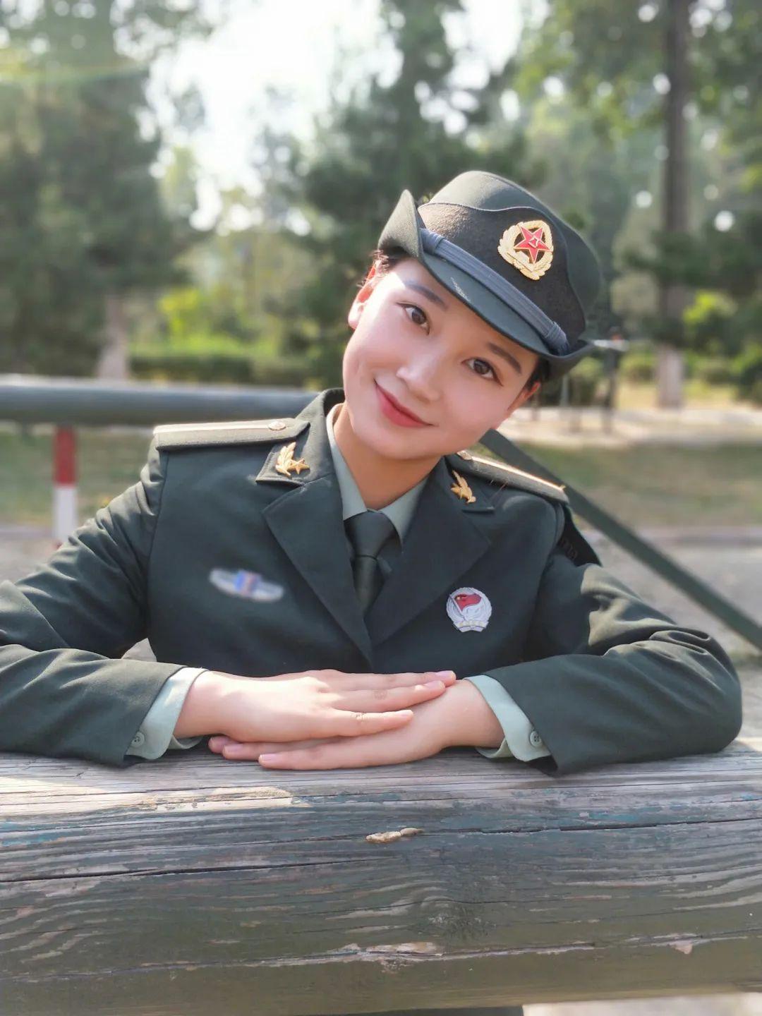 中国现代漂亮女兵单人图片的魅力与力量，中国现代女兵单人图片的魅力与力量展现