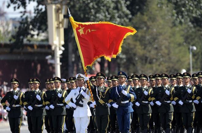 台媒视角下的中国阅兵盛典，传统与创新的融合展现，台媒视角，中国阅兵盛典——传统与创新的完美融合
