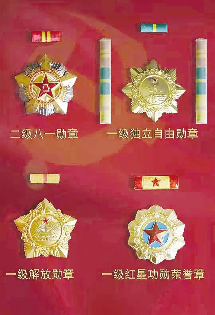 八一勋章与军长，荣誉与职务的探讨，八一勋章与军长，荣誉与职务的双重荣光探讨