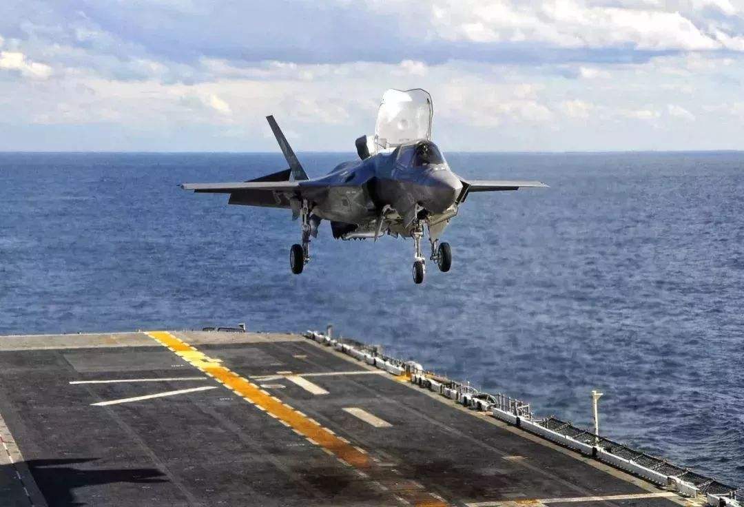 歼-15对战F-35，空中力量的较量与对比，歼-15与F-35的空中力量较量与对比分析