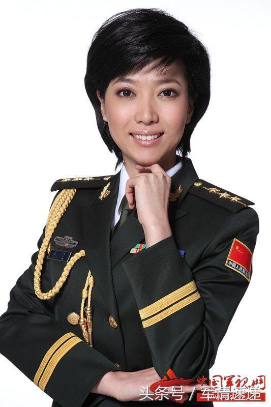 军事栏目女主持人，展现新时代女性的风采与力量，新时代女性风采，军事栏目女主持人展现巾帼力量