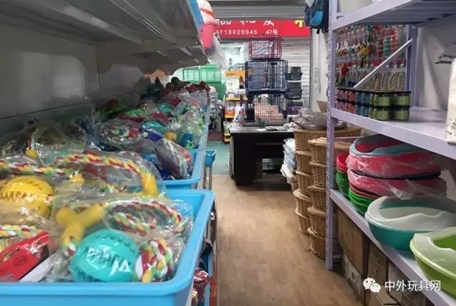 军需用品批发市场的繁荣与发展，军需用品批发市场蓬勃发展繁荣景象