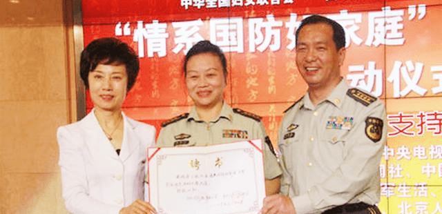 丁晓兵妻子，背后的力量与支持，丁晓兵妻子，背后的力量与支持，成就英雄背后的温情守护者