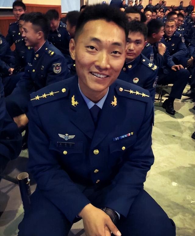 刘金沂空军上尉现状，荣耀与担当的写照，刘金沂空军上尉，荣耀与担当的军旅现状写照