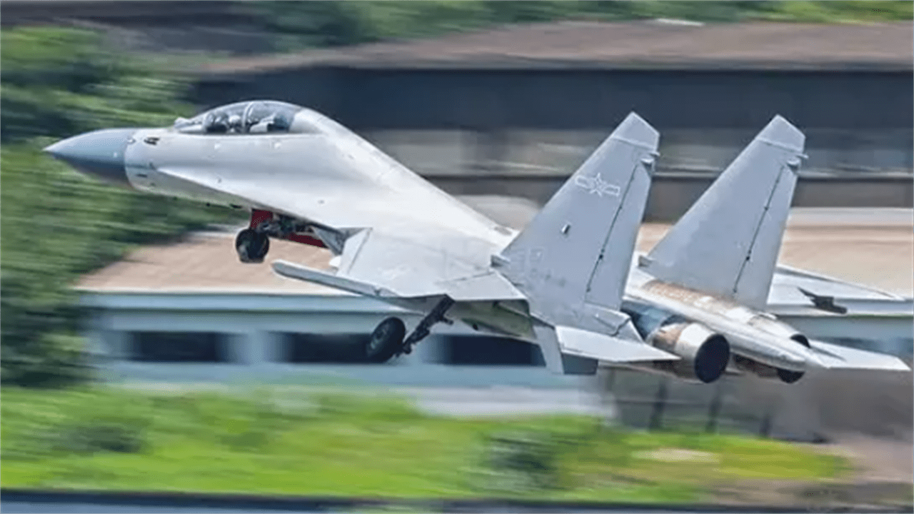 歼-16重要利器,空中力量的璀璨明珠,歼-16,空中力量的璀璨明珠