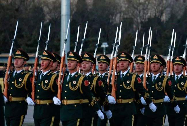 袭击三军仪仗队视频，事件背后的反思与启示，袭击三军仪仗队事件，背后反思与启示的探讨