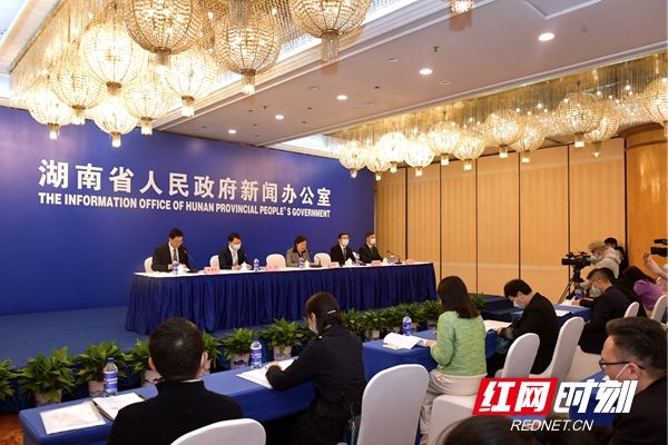 七月国际时事新闻综述，七月国际时事新闻概览