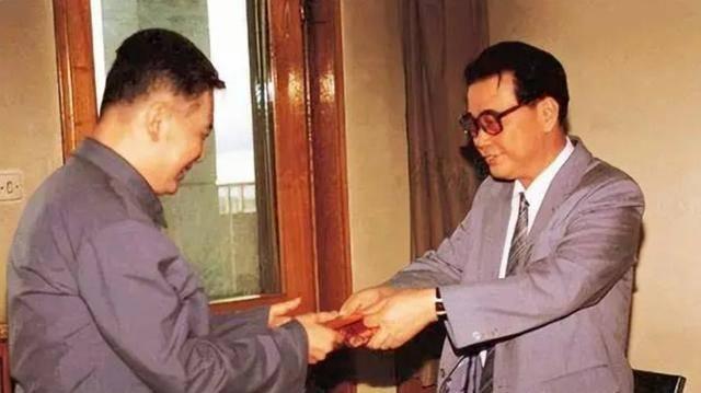 邓志典，一位卓越领导者的传奇人生，邓志典，卓越领导者的传奇人生之路