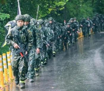 战略支援部队日常训练，锻造新时代信息化战争中的关键力量，战略支援部队日常训练，锻造新时代信息化战争的关键力量