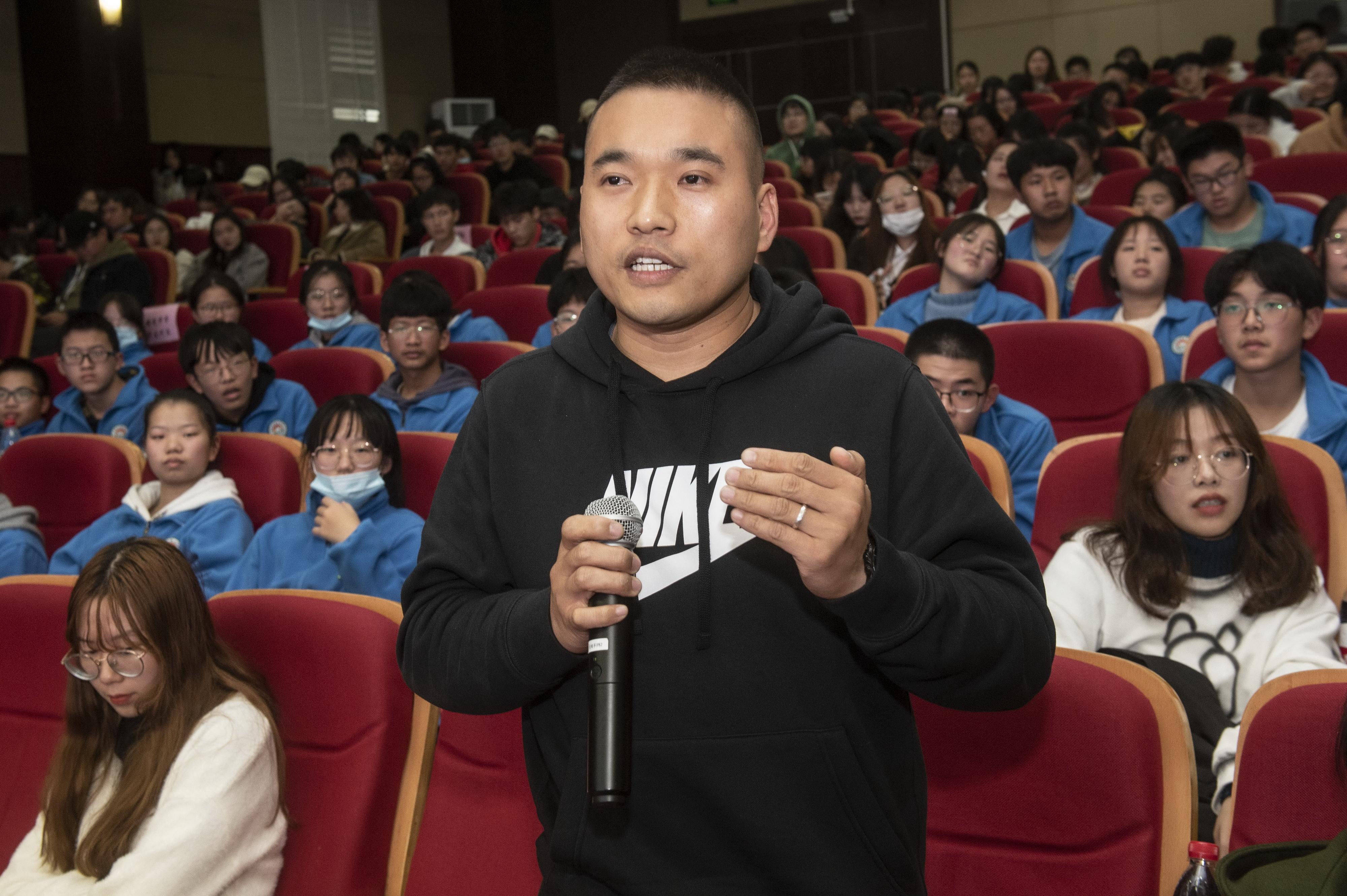 新闻与感想，十则简短文章，新闻与感想，十篇精选文章摘要