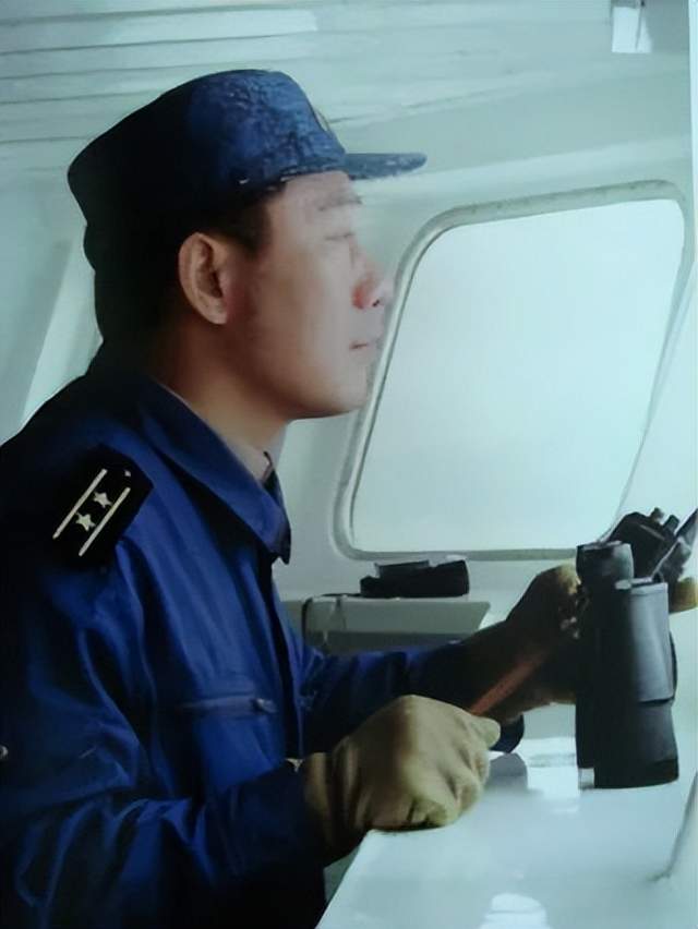 辽宁舰历任副舰长及其卓越贡献，辽宁舰历任副舰长及其杰出贡献概览
