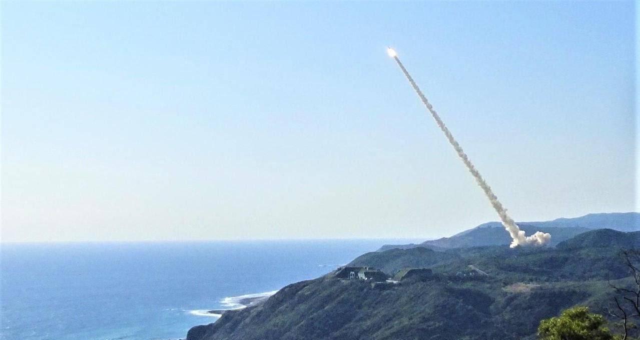 中国空军装备的歼-16D飞机，揭示其战略价值与技术优势，中国空军歼-16D飞机，战略价值与技术优势揭秘