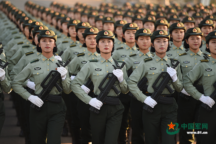 中国女兵方队