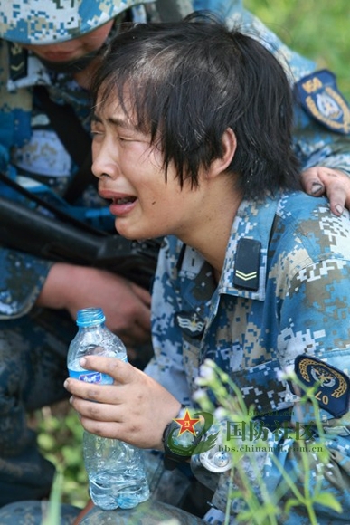 中国女兵，魔鬼周照片背后的训练故事，中国女兵魔鬼周背后的训练故事