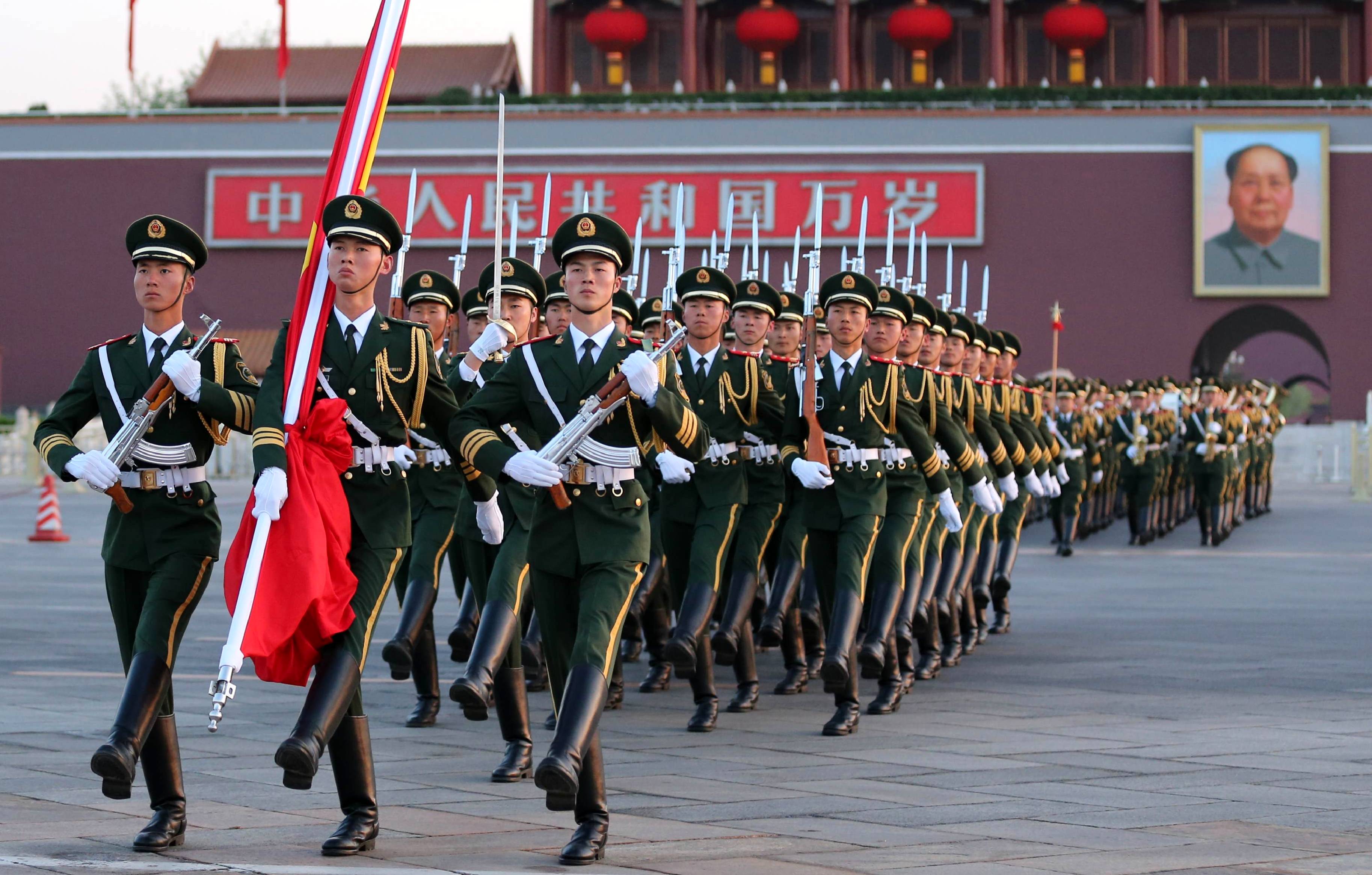 三军仪仗队与国旗护卫队正步之区别探究，三军仪仗队与国旗护卫队正步区别的深度探究