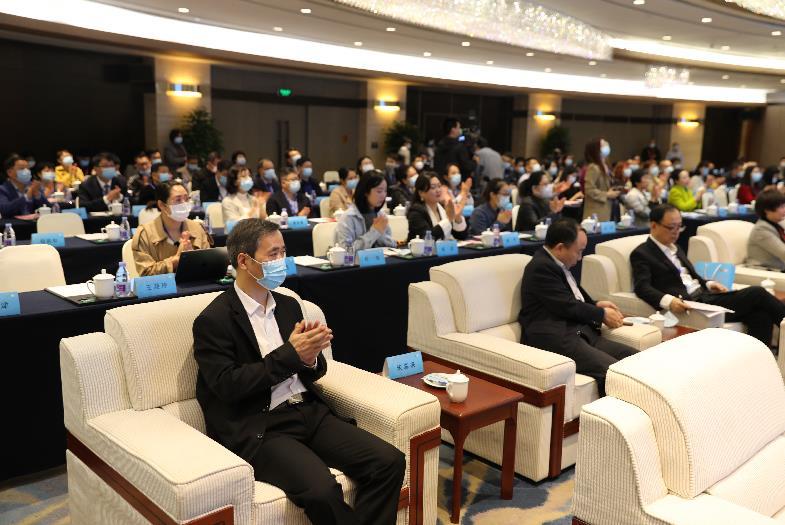海峡两岸中央台，深化交流，共筑两岸和平发展桥梁，海峡两岸中央台深化交流，共筑两岸和平发展桥梁