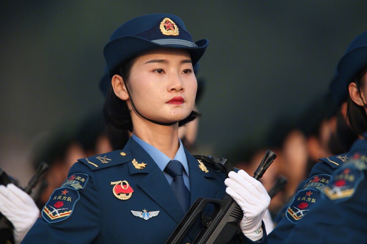 中国女兵，究竟有多帅？，中国女兵的英姿飒爽，究竟有多帅气？