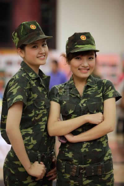 中国女兵在越南施熏，一段跨越国界的传奇故事，中国女兵在越南施熏，跨越国界的传奇友谊
