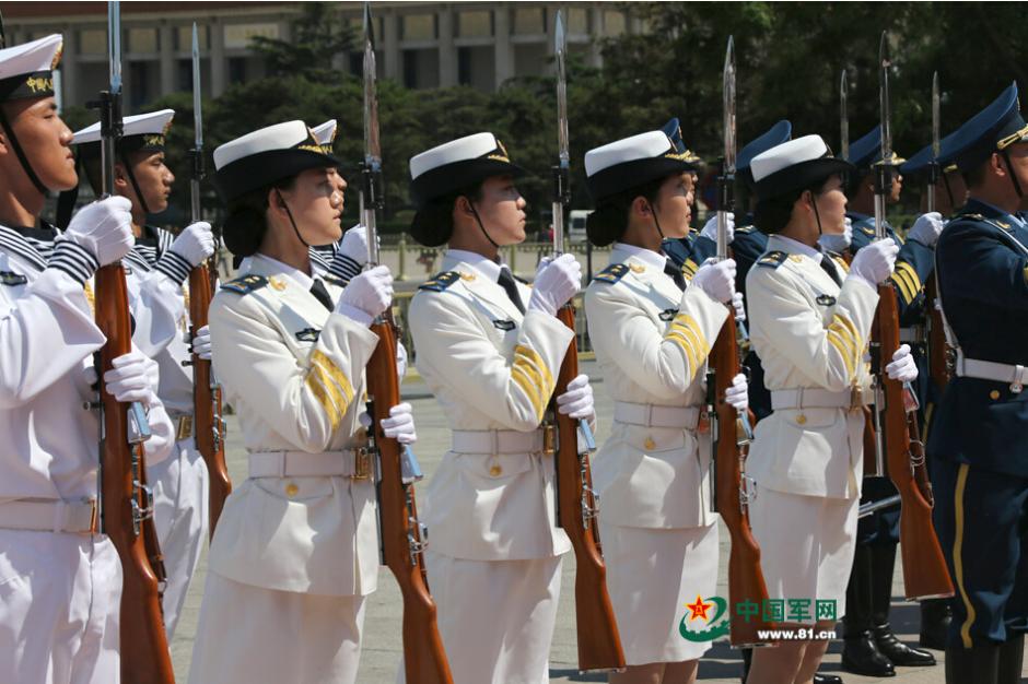 解放军女仪仗队军服，荣耀与责任的象征，解放军女仪仗队军服，荣耀与责任的标志