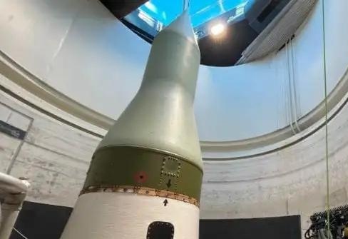东风41洲际导弹模型折纸艺术，从纸艺窥探大国重器的魅力，东风41洲际导弹模型折纸艺术，窥探大国重器的魅力
