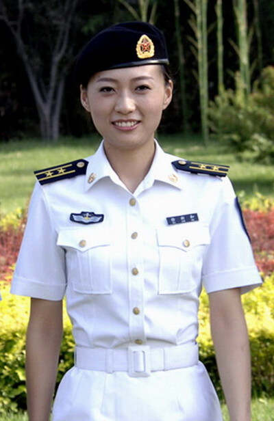 标准的中国女兵照，展现坚毅与荣耀，中国女兵坚毅荣耀风采照