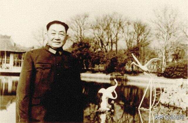 钟发生副参谋长，军事卓越与领导风范的体现，钟发生副参谋长，军事卓越之典范与领导风范之典范