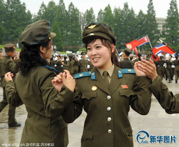 巾帼女兵图片，展现女性的力量与荣耀，巾帼女兵风采，展现女性的力量与荣耀图片集锦