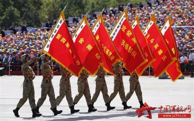 军旗飘扬，胜利日大阅兵中的十个方面军军旗队风采，胜利日大阅兵中的军旗风采，军旗飘扬，十大方面军风采展示