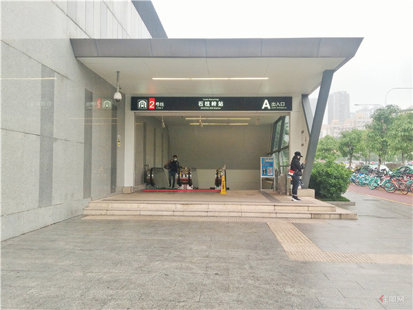 石岗军营地铁站的位置与重要性，石岗军营地铁站位置及重要性解析