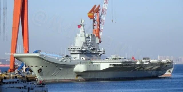 辽宁舰与山东舰，中国海军力量的双璧之光，中国海军双璧闪耀，辽宁舰与山东舰的力量之光