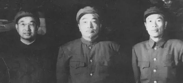 中国人民志愿军，司令员兼政委谁的英勇领导，中国人民志愿军司令员兼政委的英勇领导——揭秘志愿军的胜利之源