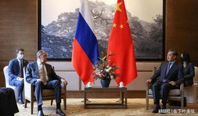 中国发声与俄罗斯的对话，构建新时代的国际合作关系，中俄对话，构建新时代的国际合作关系发声。