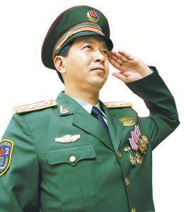 丁晓兵负伤照片背后的故事，丁晓兵负伤照片背后的英雄故事