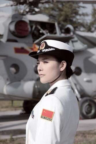 中国海军女兵礼服与高跟鞋，传统与现代交融的韵味，中国海军女兵礼服与高跟鞋，传统与现代交融之美