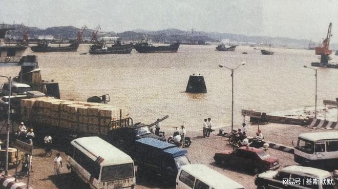 第一批台湾返大陆探亲，跨越海峡的深情之旅，跨越海峡的深情之旅，首批台湾同胞返大陆探亲记事