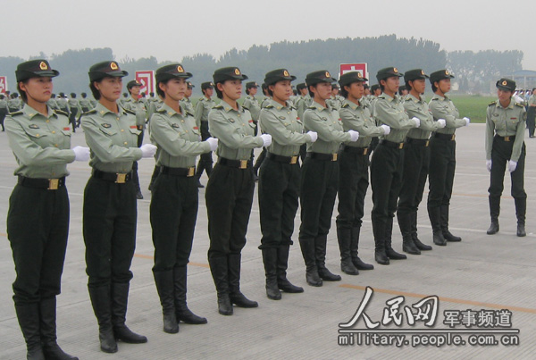 国庆阅兵中的璀璨明珠，女兵王小寒，国庆阅兵中的璀璨明珠，女兵王小寒的荣耀时刻