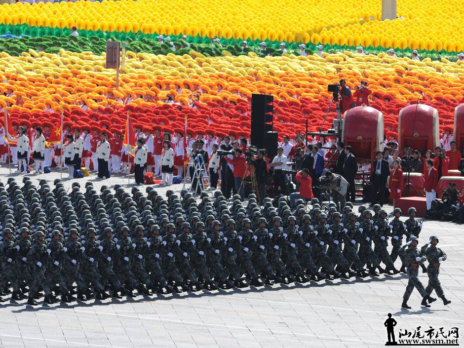 回顾历史，展望未来——2009阅兵仪式精彩视频，回顾与展望，2009阅兵仪式精彩瞬间回顾视频