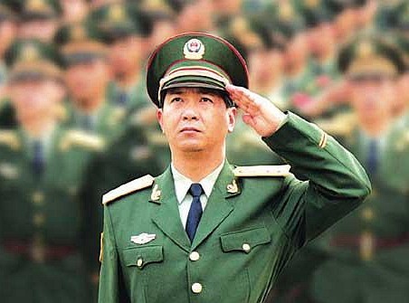 独臂英雄丁晓兵，不屈的人生奋斗史，独臂英雄丁晓兵，不屈的人生奋斗传奇