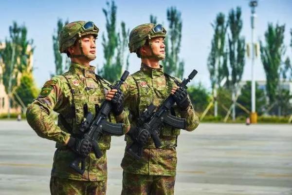 探究21星空迷彩服高昂价格的背后原因，揭秘21星空迷彩服高价背后的秘密原因