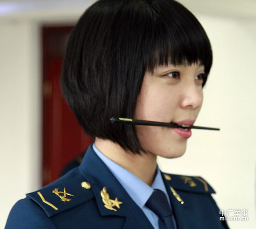 中国女兵留短发图片，展现力量与荣耀的象征，中国女兵留短发，力量与荣耀的象征展现眼前