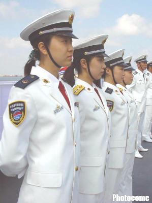 中国女兵在海军中的风采，照片揭示的坚韧与力量，中国女兵海军风采，坚韧与力量的照片揭示