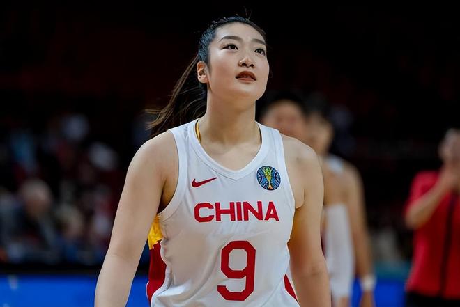 中国女篮新星李梦的最新消息，闪耀球场，持续征服挑战，中国女篮新星李梦，球场闪耀，征服挑战之路不停歇