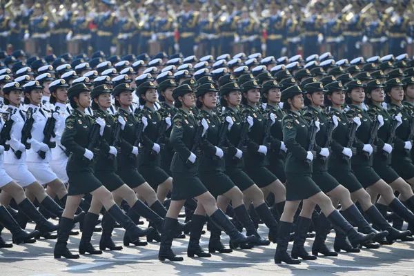 庆祝中国人民解放军海军70周年阅兵海军方队高清图，荣耀与力量的展现，庆祝海军荣耀与力量，中国人民解放军海军70周年阅兵海军方队高清图集