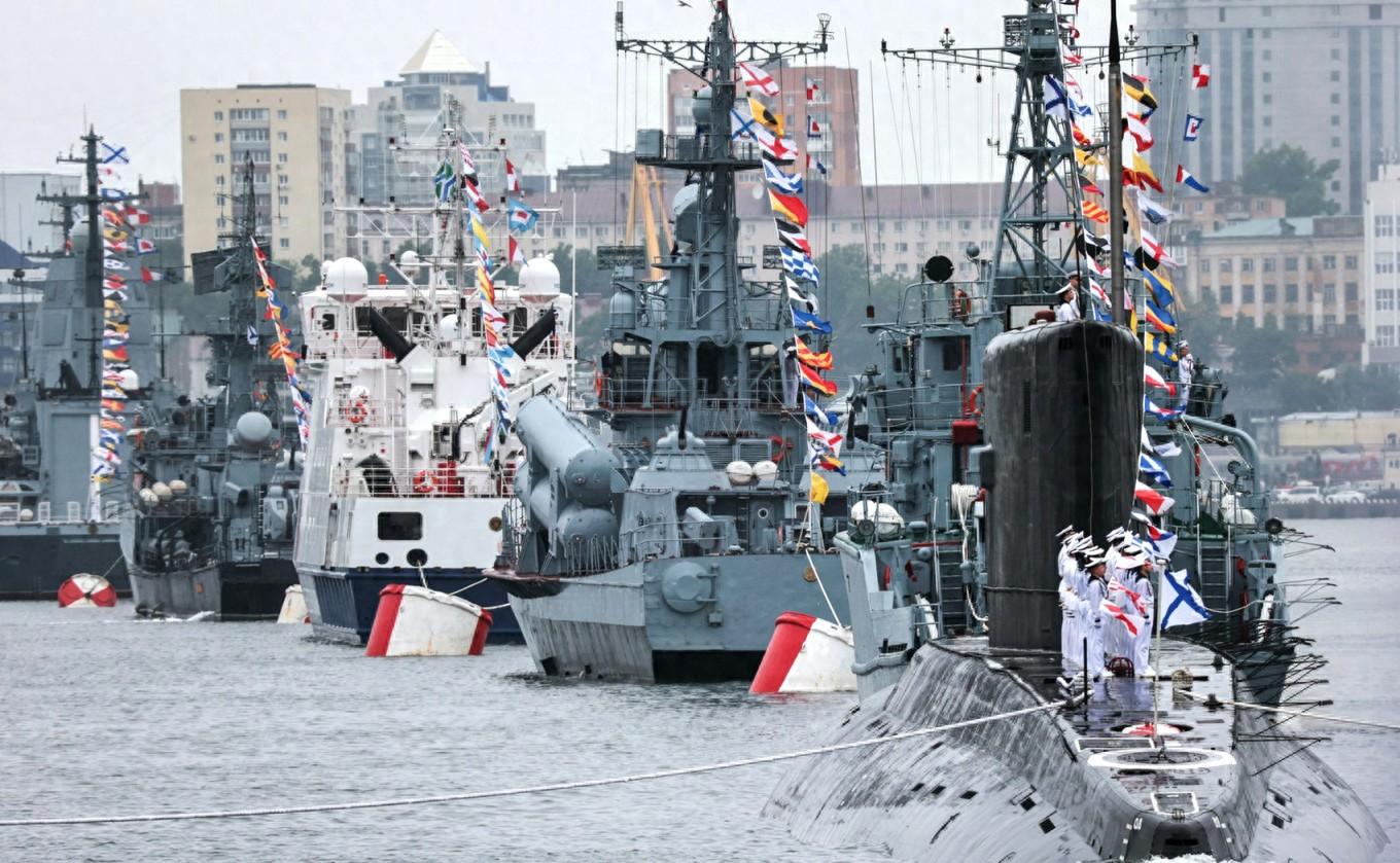 俄海军成立328周年阅舰式,荣耀与力量的展示,俄海军成立328周年阅舰式,荣耀与力量的盛大庆典